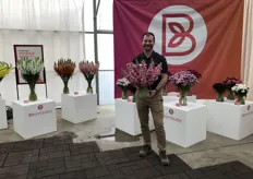 Reid Snyder of BloomStudios Cut Flowers featuring Matthiola Mathilda™ Antique Rose 